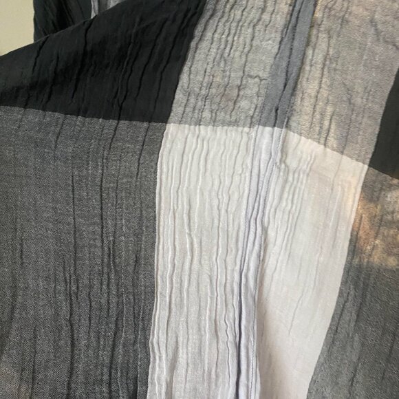 Lululemon Sun To Moon Scarf in Grey and Black - Picture 5 of 6